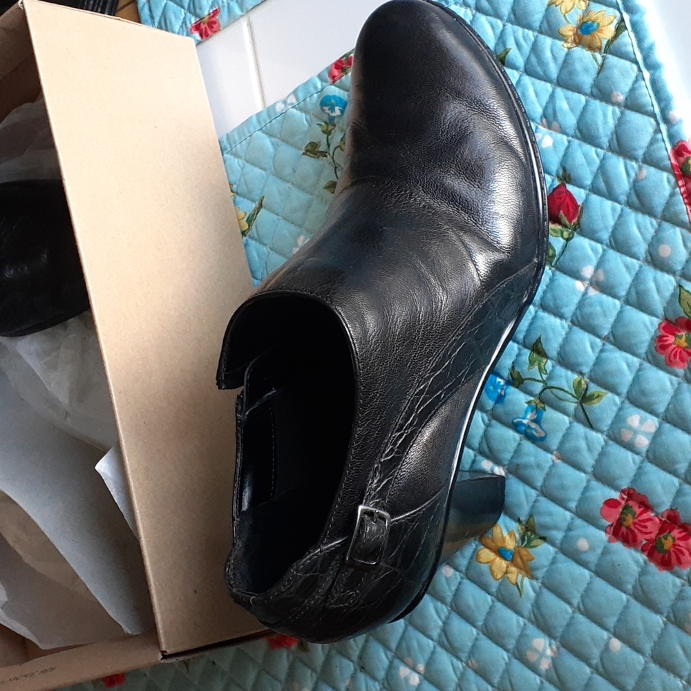 Clark's 3inch heel black boots low cut